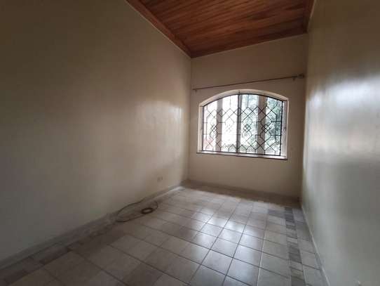 4 Bed House with Garden in Hill View image 32