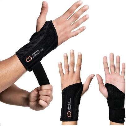Elastic wrist support image 3