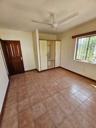 3 Bed Townhouse with En Suite at Nyali image 15