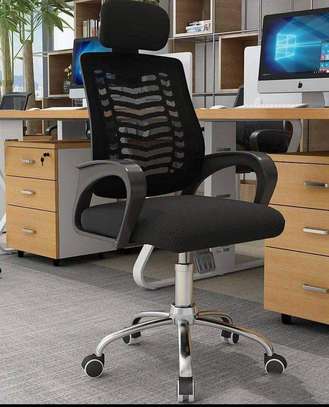 Executive & top quality headrest office chairs image 2