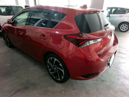 Toyota Auris hybrid image 5