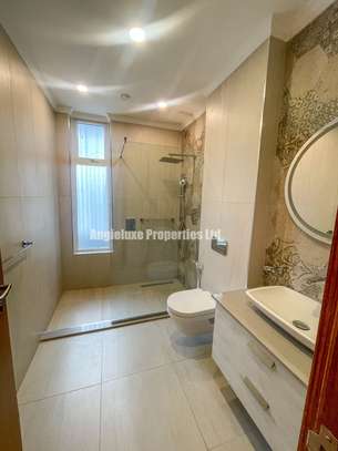 Serviced 2 Bed Apartment with En Suite at City Park Drive image 15