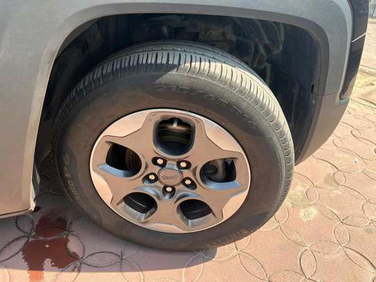 JEEP Genegane black image 5