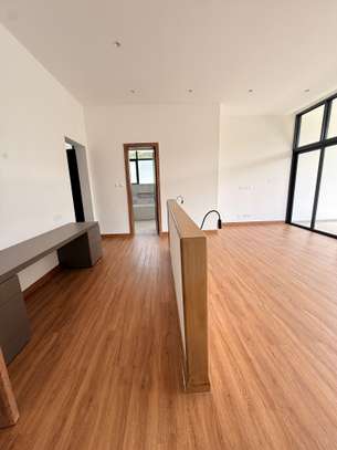 5 Bed House with En Suite in Nyari image 6