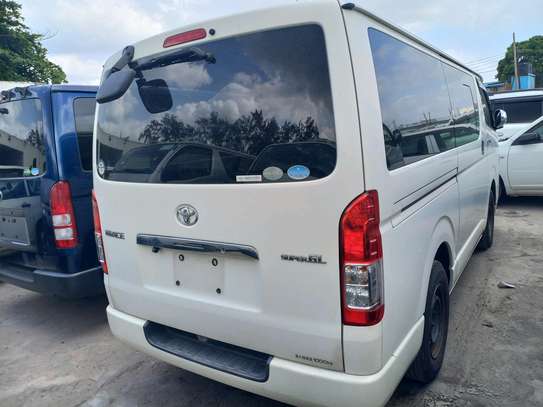 TOYOTA HIACE AUTO DIESEL NEW IMPORT. image 3