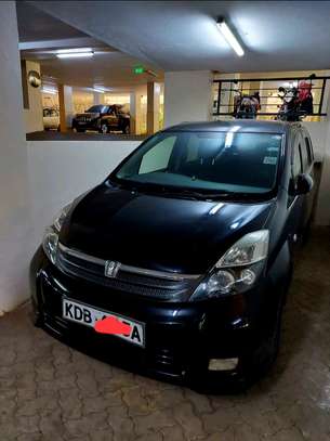 Toyota ISIS For Sale Negotiable Price image 1