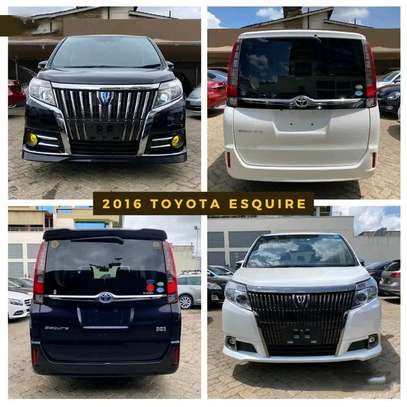 2016 Toyota esquire image 2