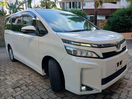 TOYOTA VOXY SI 2018MODEL 7 SEATER image 3