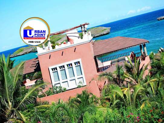 6 Bed Villa with En Suite in Watamu image 4