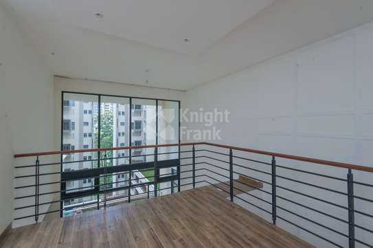 4 Bed Apartment with En Suite in Riverside image 12