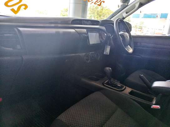 Toyota Hilux double cabin 2018 image 2