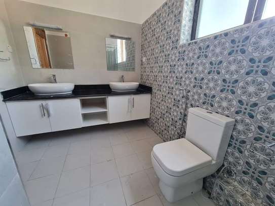 Serviced 3 Bed Apartment with En Suite in Nyali Area image 36