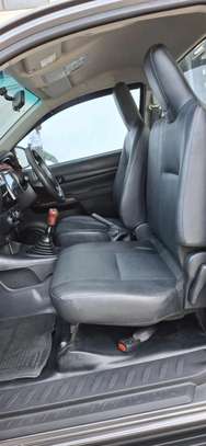 TOYOTA Hilux image 10