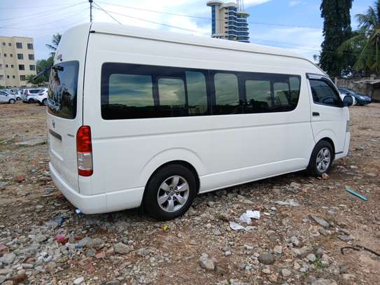 Toyota Hiace 9L image 1