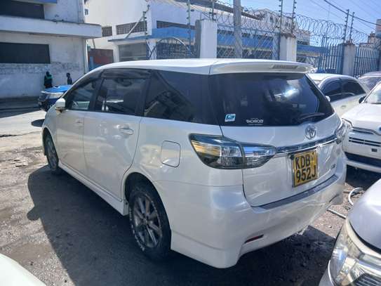 Toyota wish 2014 model image 7