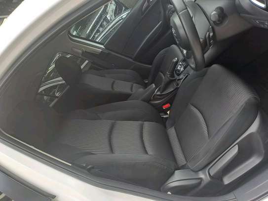 Mazda axella hatchback image 7