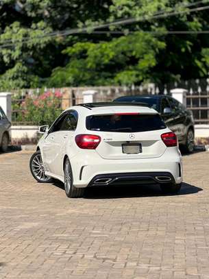 mercedes A180 amg line with panoramic sunroof image 3