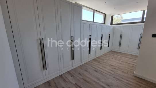 5 Bed Villa with En Suite in Lavington image 13