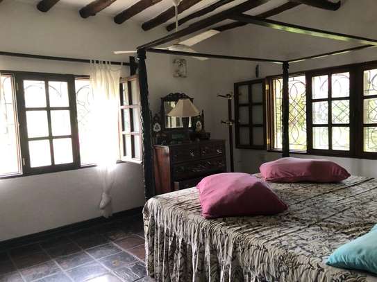 5 Bed Villa with En Suite in Malindi image 8