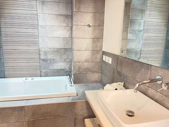 Serviced 2 Bed Apartment with En Suite in Kilimani image 11