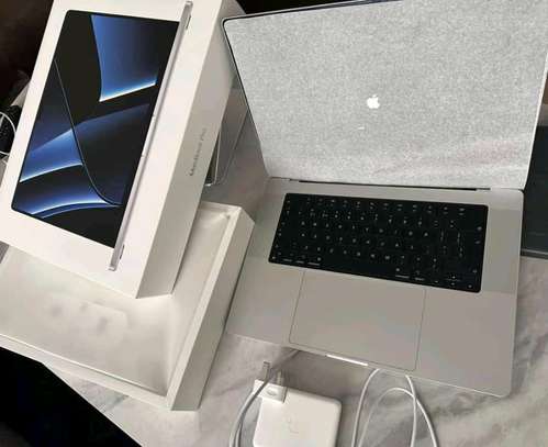 Apple MacBook Pro Early 2023 image 2