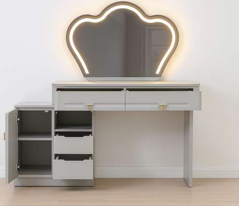 Dressing Table:  Elegant Home Dressing Table image 5