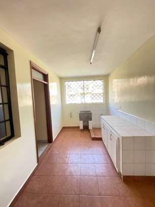 3 Bed Apartment with En Suite in Kilimani image 13