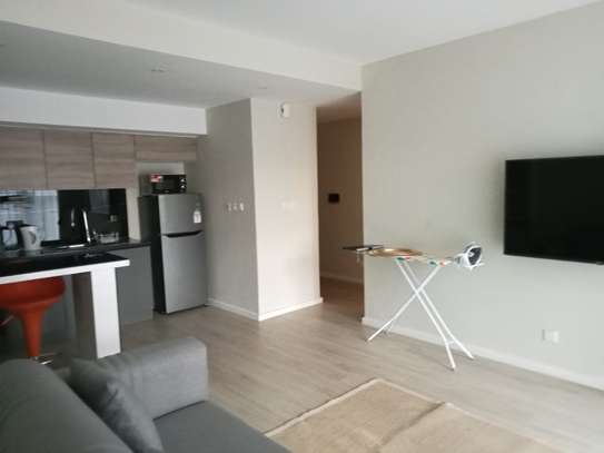 Serviced 1 Bed Apartment with En Suite in Riverside image 4
