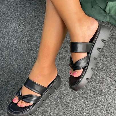 Comfy sandals image 3