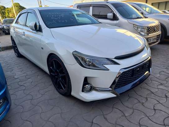 TOYOTA MARK X GS WITH SUNROOF. image 2
