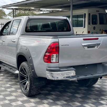 TOYOTA HILUX REVO image 1