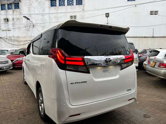 Toyota Alphard white image 2