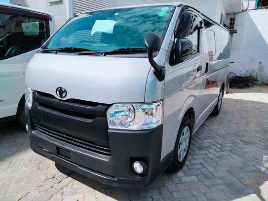 TOYOTA HIACE AUTO DIESEL 2WD.. image 8