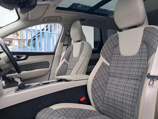 Volvo XC60 2018 image 8