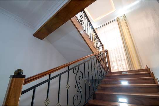 5 Bed House with En Suite in Thika Road image 11