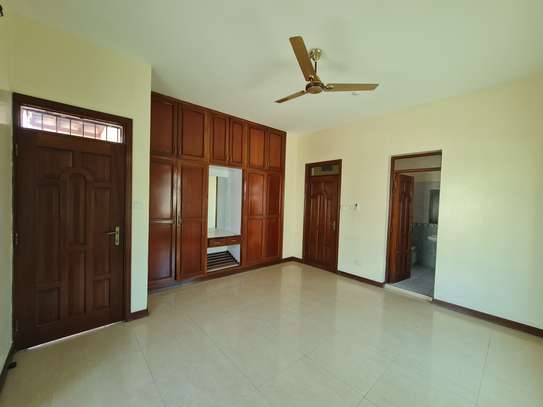 5 Bed Townhouse with En Suite in Nyali Area image 13
