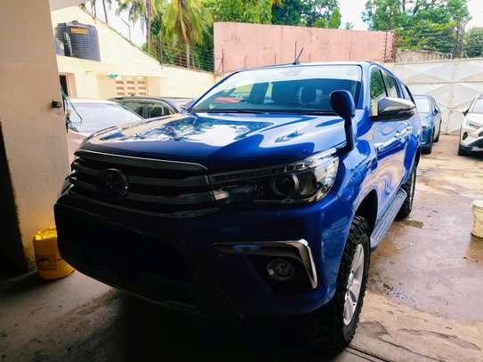 Toyota Hilux double cabin blue 2017 4wd image 3