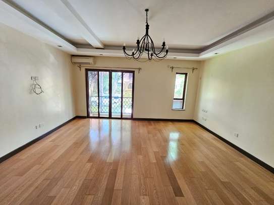 4 Bed Apartment with En Suite at Riverside Dr image 7