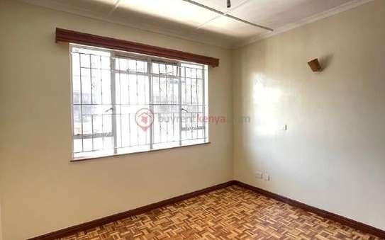 3 Bed Apartment with En Suite in Kilimani image 8