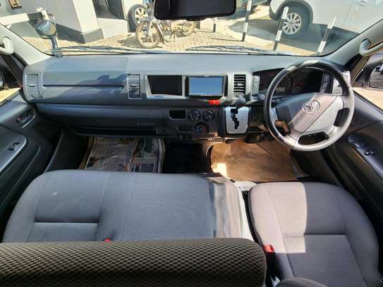 Toyota Hiace Cargo Van White 4-Door Reliable image 5