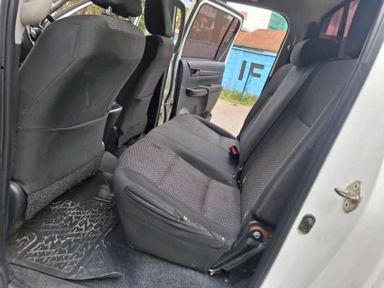 2017 Toyota Hilux D.cab Manual image 3