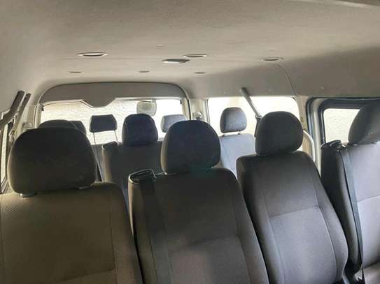 Toyota hiace 9l image 3