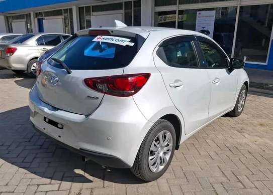 Mazda 2 2020 pearl image 4