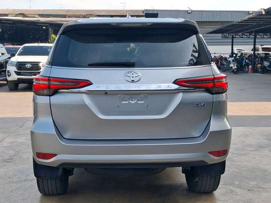 Toyota fortuner silver colour image 5