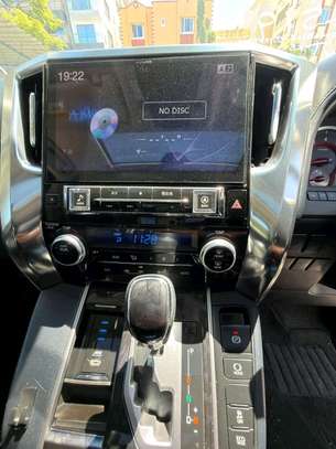 TOYOTA ALPHARD NEW SHAPE 2019 WHITE image 10