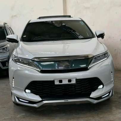 Toyota Harrier pearl image 8