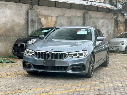 BMW 540i metallic Blue 2019 image 3