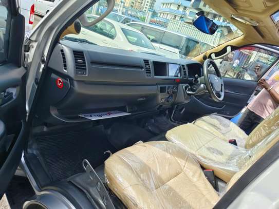 Toyota Hiace 9l manual diesel silver 2018 image 3