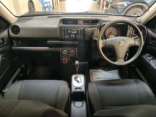 Toyota succeed TXG silver image 5