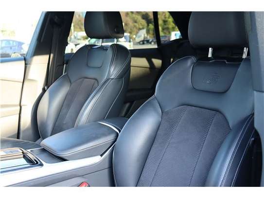 2019 AUDI Q8 image 9